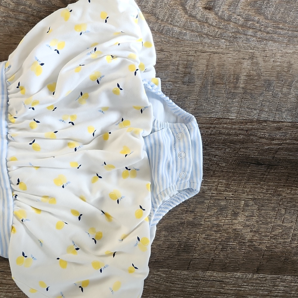 Lemon onesie - Picture 3 of 6